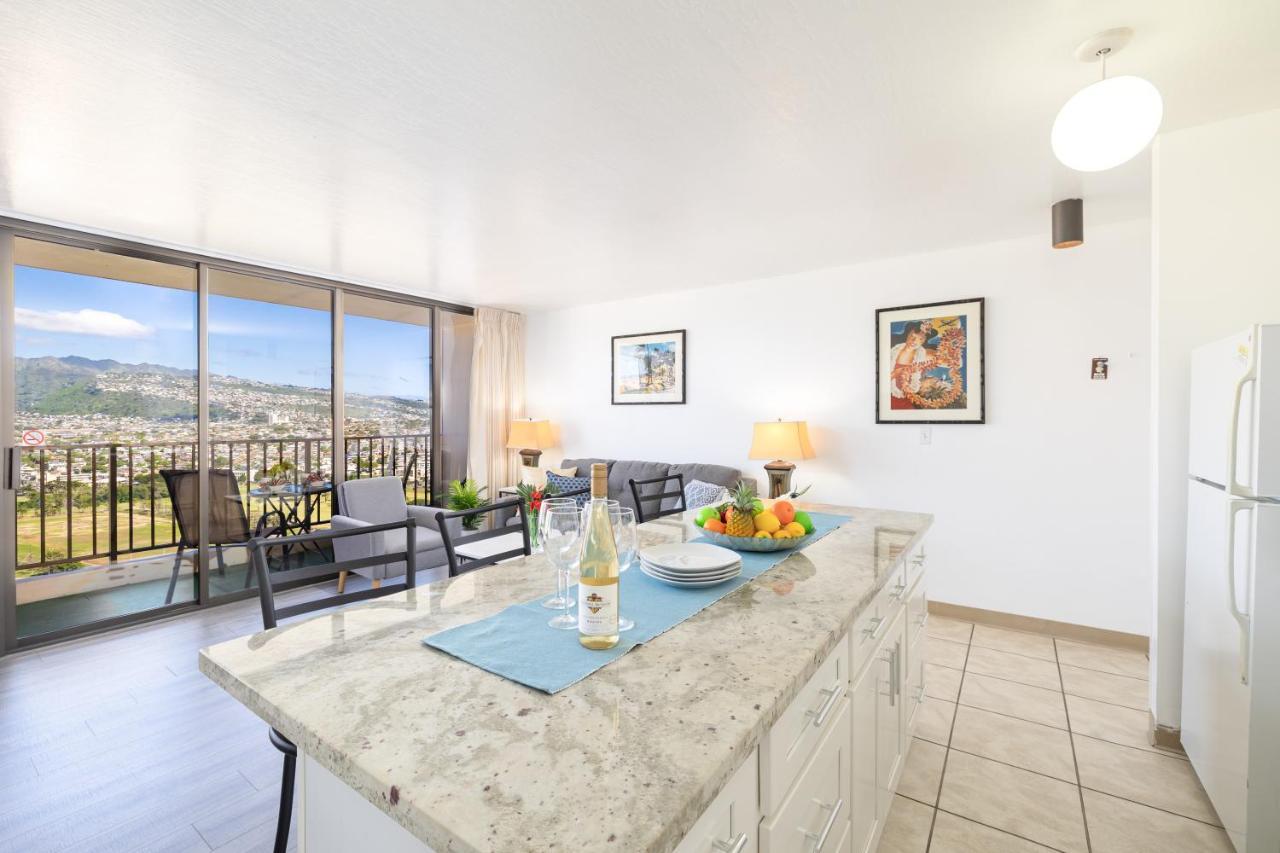 Waikiki Escapade Mountain Views Condo, Steps To Beach With Parking Perk Honolulu Exterior photo