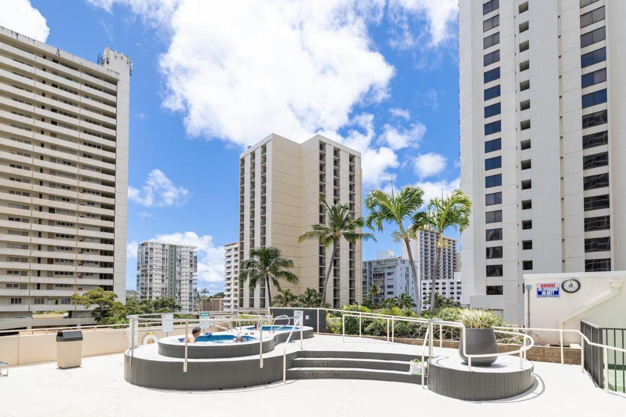 Waikiki Escapade Mountain Views Condo, Steps To Beach With Parking Perk Honolulu Exterior photo